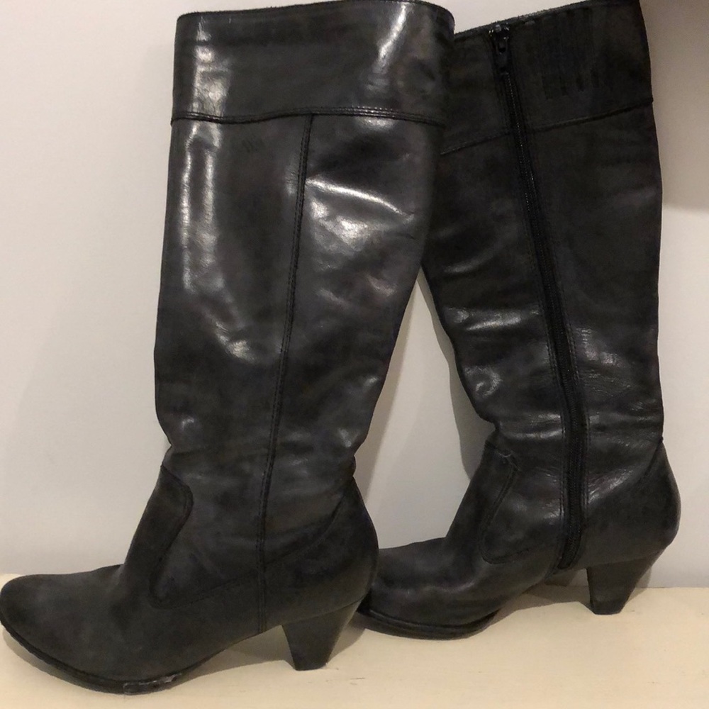 Born charcoal black boots size 6